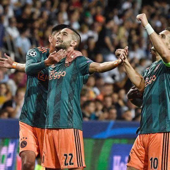 实况足球 实况足球