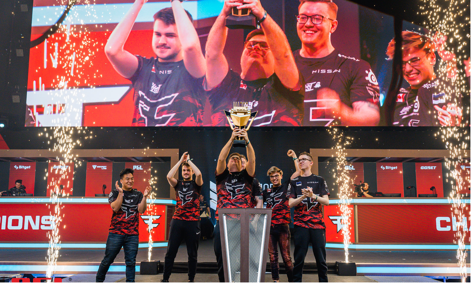 压力下却显 压力下却显