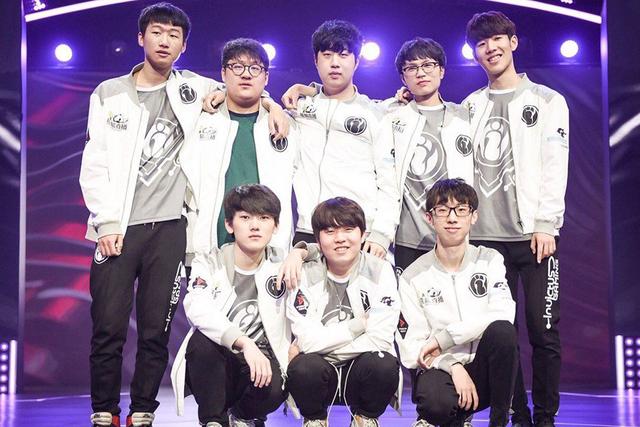 一个突如其 一个突如其